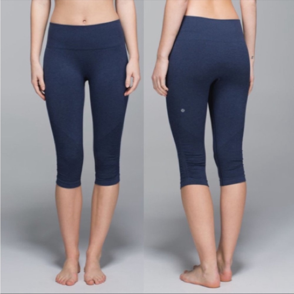 Lululemon in the flow navy blue cropped leggings size 6